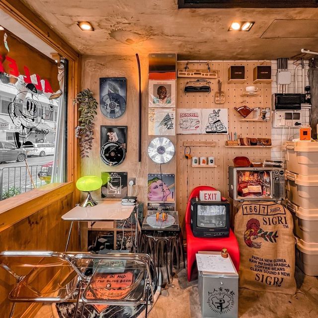 香港隱世轉角木系復古Cafe