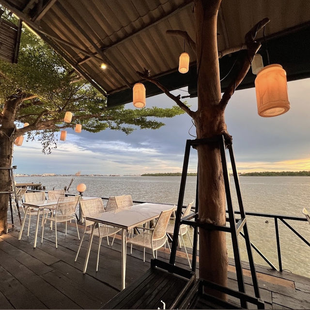 “บ้านเมษา” ร้านอาหารวิวแม่น้ำเจ้าพระยา