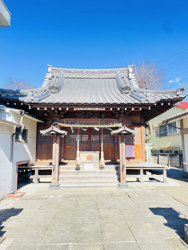 【東京都/北三谷稲荷神社】屋根にいる狐さまが必見