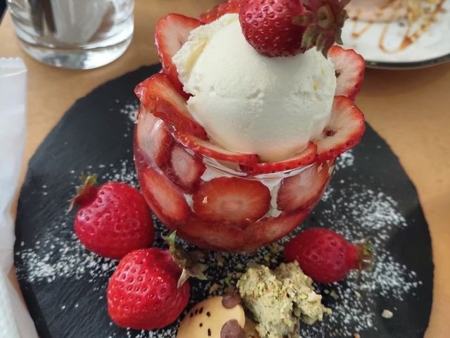 【福岡観光】可愛すぎる!丸ごとりんごのチーズケーキ🍎