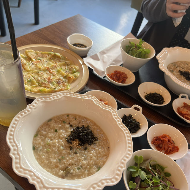 【韓国・ソウル🇰🇷】淑大入口駅前のサービスがすごすぎるお粥店！