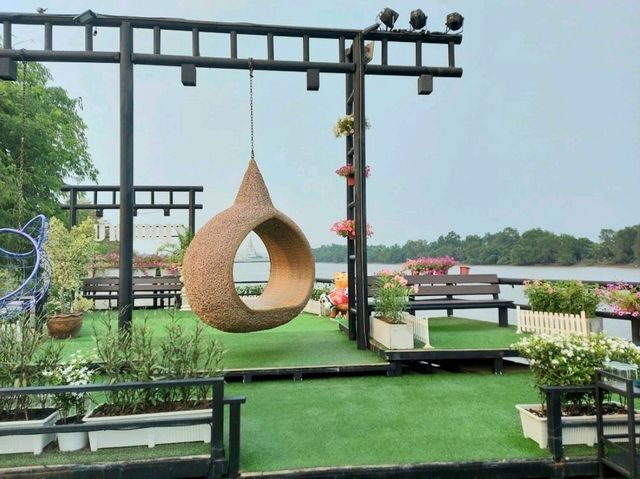 ร้านบรรยากาศดีริมแม่น้ำบางปะกง