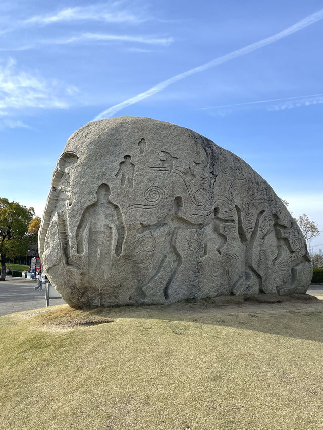【静岡】浜松の公園にまるでモアイ像のような石人が！