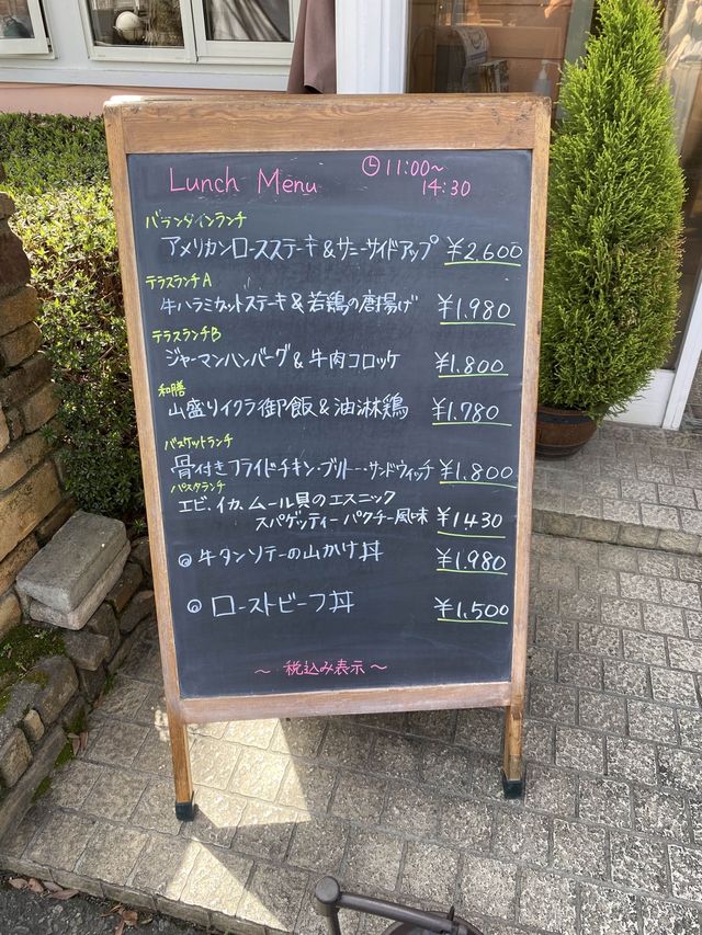 兵庫観光はここへ！ペンギンがいる！ボリューム満点カフェ！！