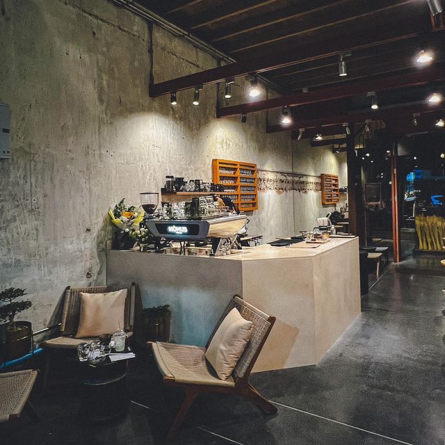 MŌMUS COFFEE PHUKET 