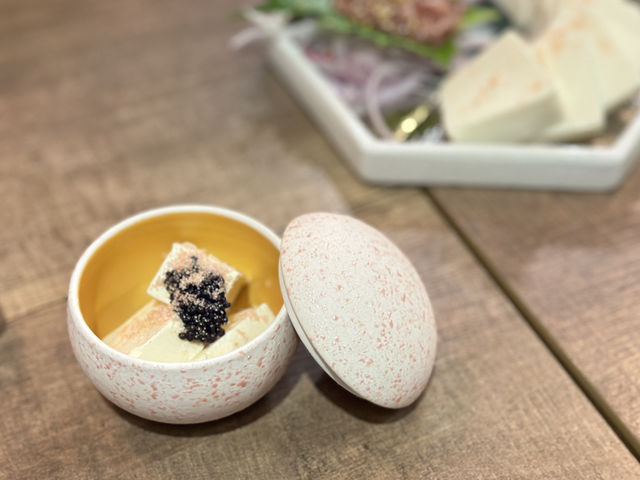 「臺北東區創意日本料理，必試招牌乾貝漢堡加海膽」
