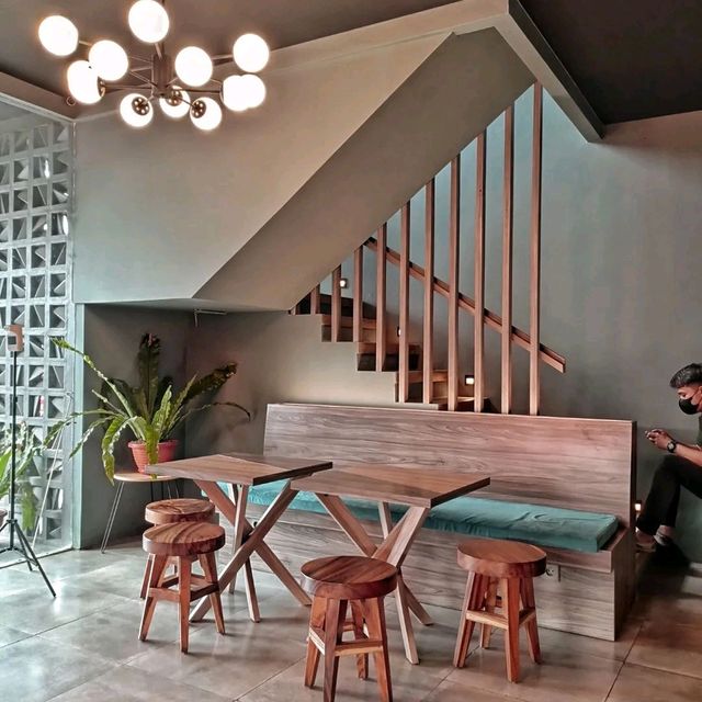 ORING COFFE | Colonial-themed coffee shop