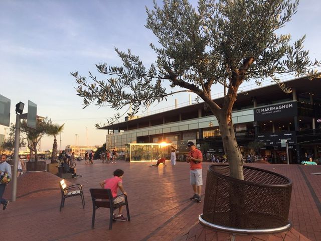 西班牙巴塞隆納-夕陽下漫步海上蘭布拉：Rambla de Mar