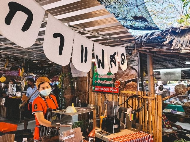 ตลาดร่มไม้ชายน้ำ วัดพระลอย