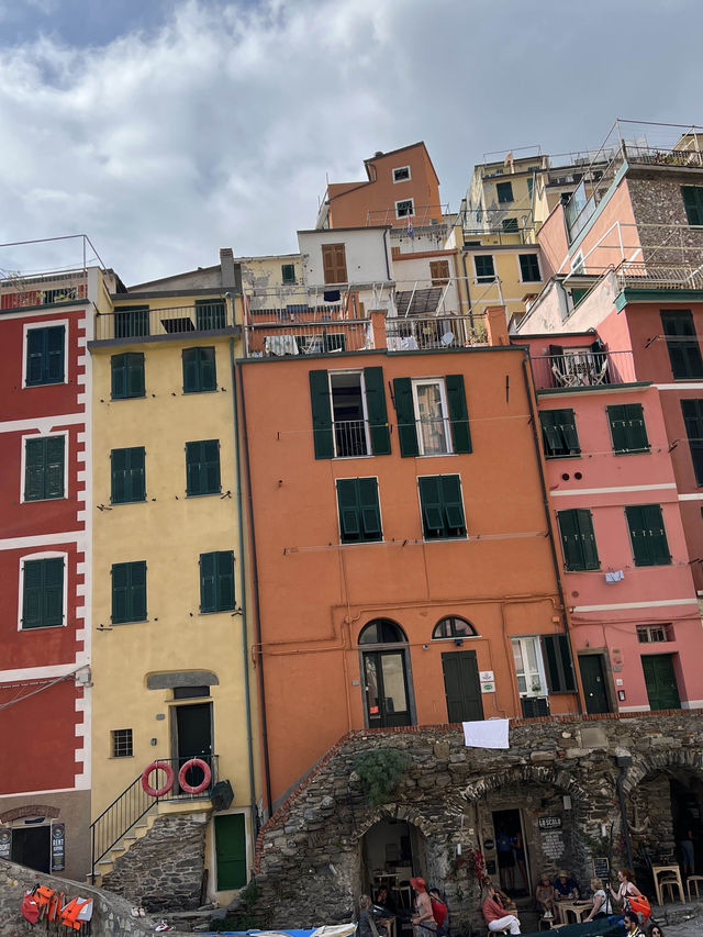 五漁村第一小村莊‼️Riomaggiore🙆🏻‍♀️依山而建小屋🤓