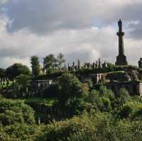 Stroll in a victorian cemetery 