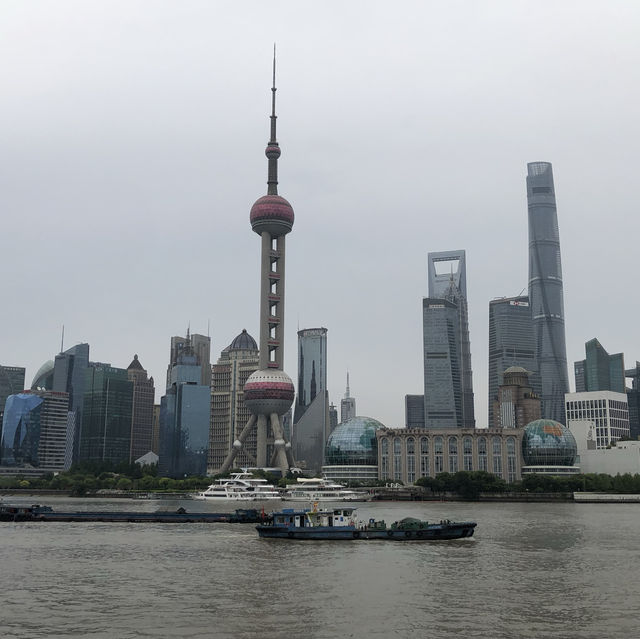 美麗安靜的北外灘，一杯飲料就看得到外灘景色的人民咖啡廳