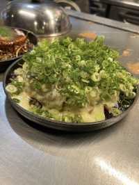 【福岡グルメ】目の前で焼かれる熱々お好み焼きが絶品🥢