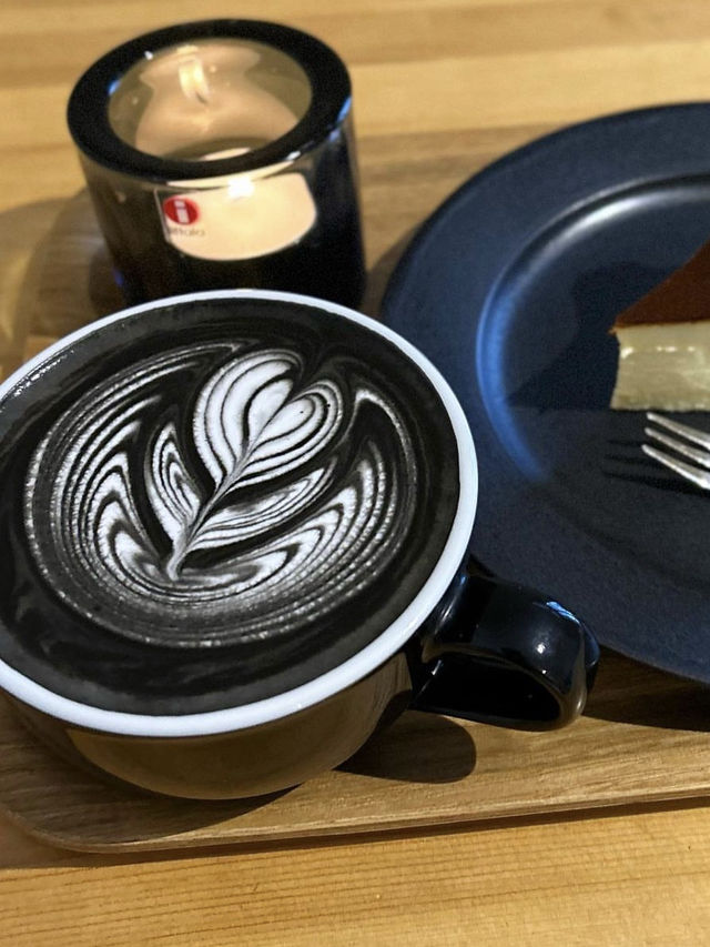 【福岡カフェ】芸術的なラテアートとおいしいスイーツが楽しめるカフェ☕️