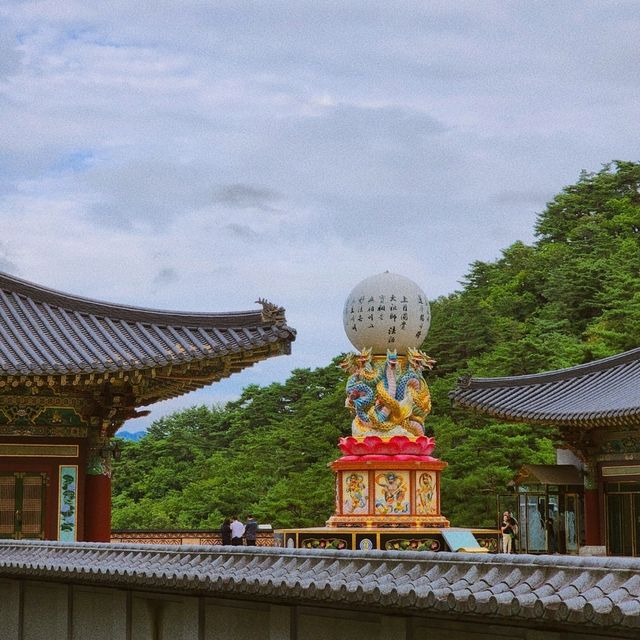 단풍이 기대되는 이국적인 절, 단양 구인사