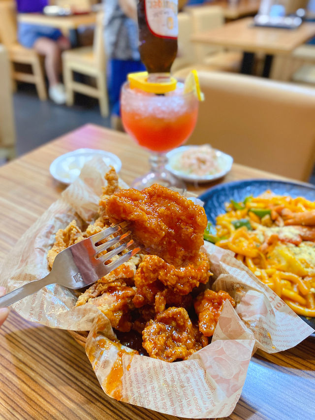 老字嘅韓國炸雞店，都有韓式玫瑰炒年糕