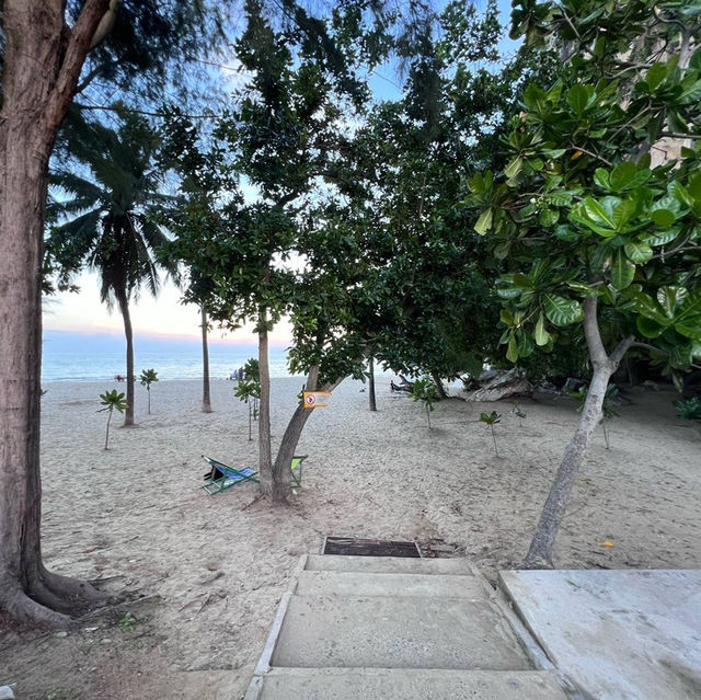 ชายหาดสวย บรรยกาศเงียบสงบ 🏖️ 