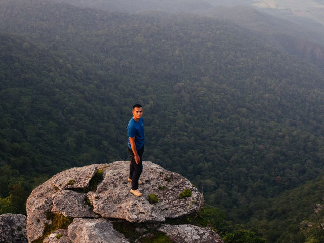ดูพระอาทิตย์ตกที่เขาหลวงสุโขทัย🏔️