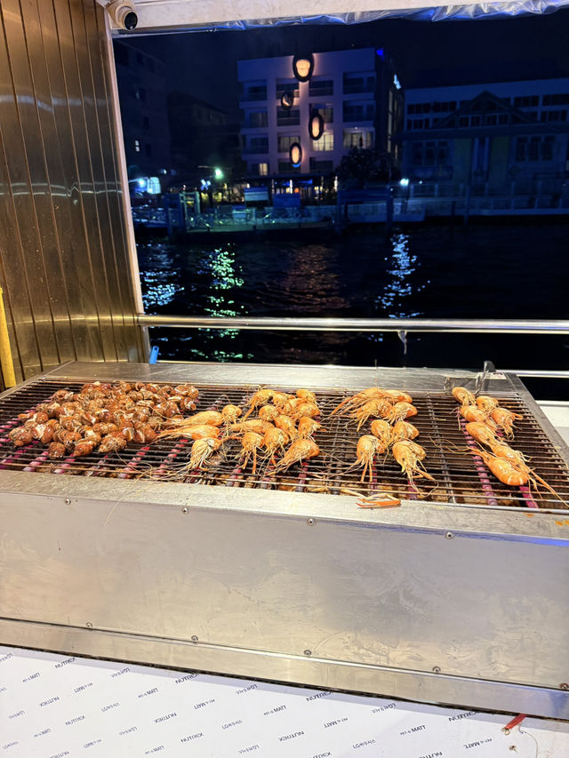 📍ล่องเรือดินเนอร์ชมวิวกรุงเทพยามกลางคืน