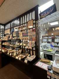 真っ赤なオオモミジが出迎える、彩り豊かな伊達政宗公の廟所