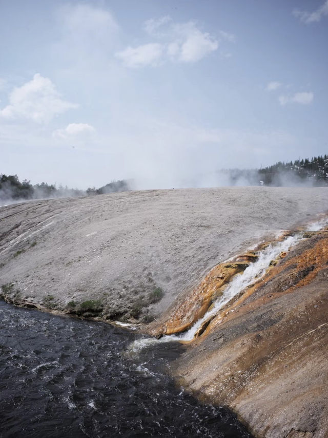 Yellowstone: Where Winter Laughs at Your Thermals!