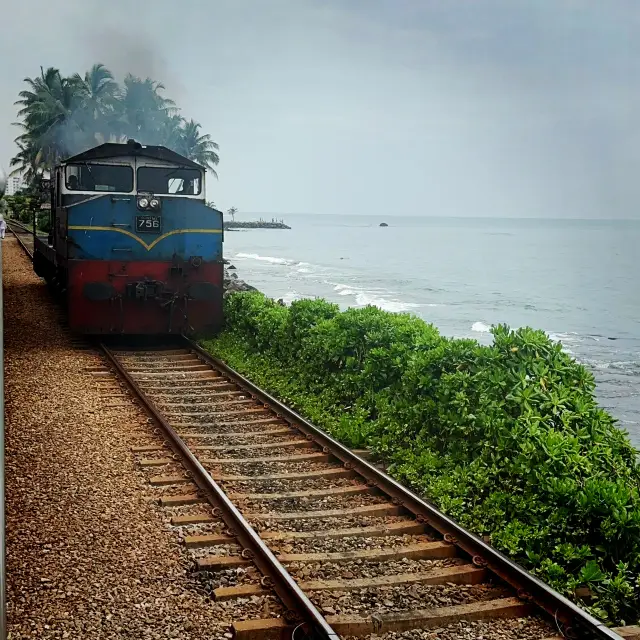 驚為天人的海上火車🚆
