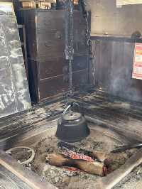 【福島×冬の旅】茅葺き屋根の駅舎 待合室には囲炉裏も・・