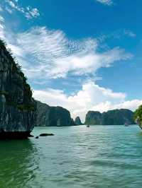 🌅 Enjoy an Awesome Sunset in Ha Long Bay! 🚢