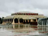 雨天遙望草原的英雄，內蒙古-成吉思汗陵園