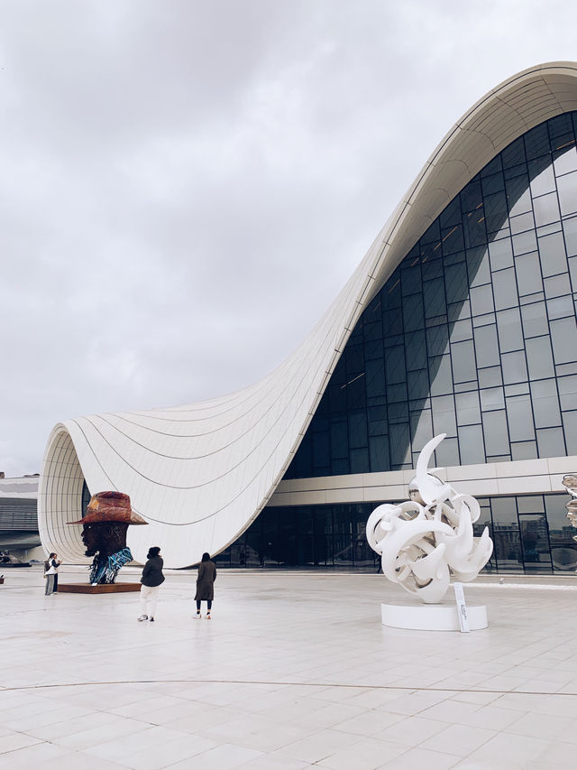Baku’s Iconic Museum: A Journey Through the Heydar Aliyev Center