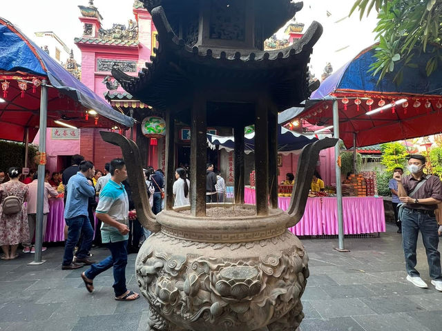 Jade Emperor Pagoda CHÙA NGỌC HOÀNG