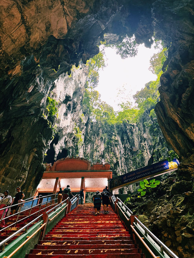 Mesmerizing Limestone Wonder at Batu Caves Temple