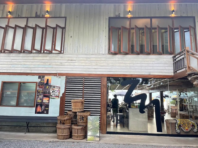 คาเฟ่ติดทะเล ในตัวเมืองชลบุรี 🏖️