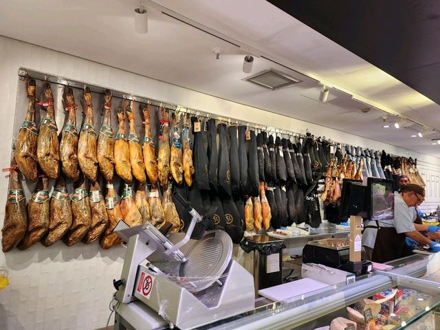 [🇪🇸マラガ] 街歩きとスーパー探索：スペインの味を楽しむ旅