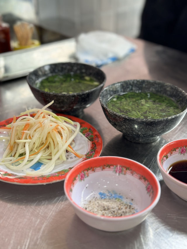 會安Cơm Gà Bà Buội是古城裡的黃金雞飯傳奇