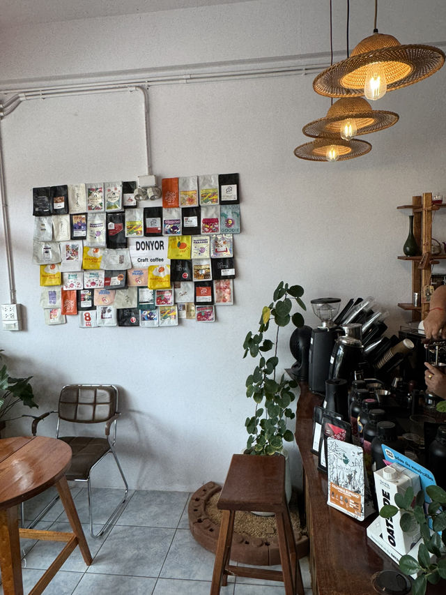 Donyor Craft Coffee คาเฟ่มินิมอล กลางเมืองพัทลุง