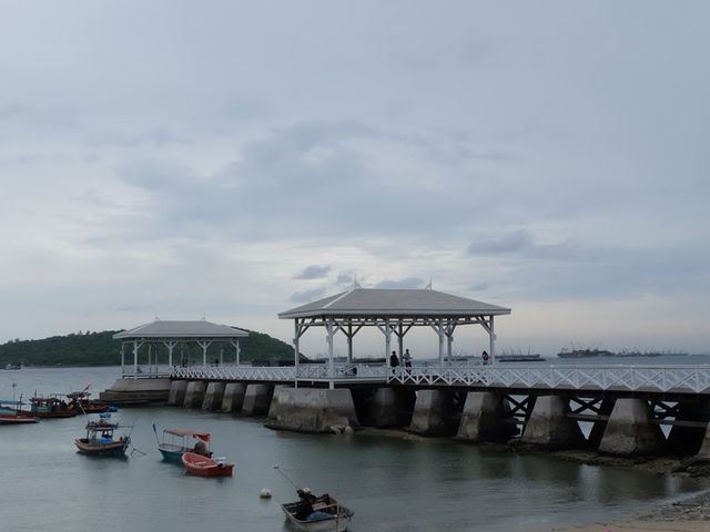 ร้อนนักไปพักร้อนที่ เกาะสีชัง 🏝️