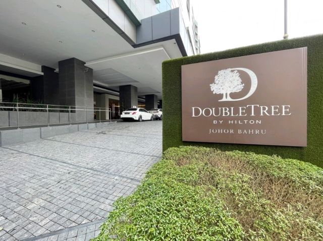 "DoubleTree JB: Where Luxury Meets Warm Hospitality in the Heart of the City"