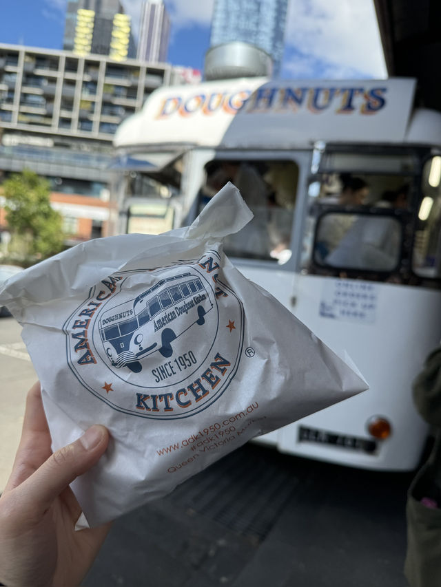 🇦🇺🇦🇺Queen Victoria Market**（簡稱QVM）是**墨爾本最大、最古老的露天市場🚞🌠🗺️🤩