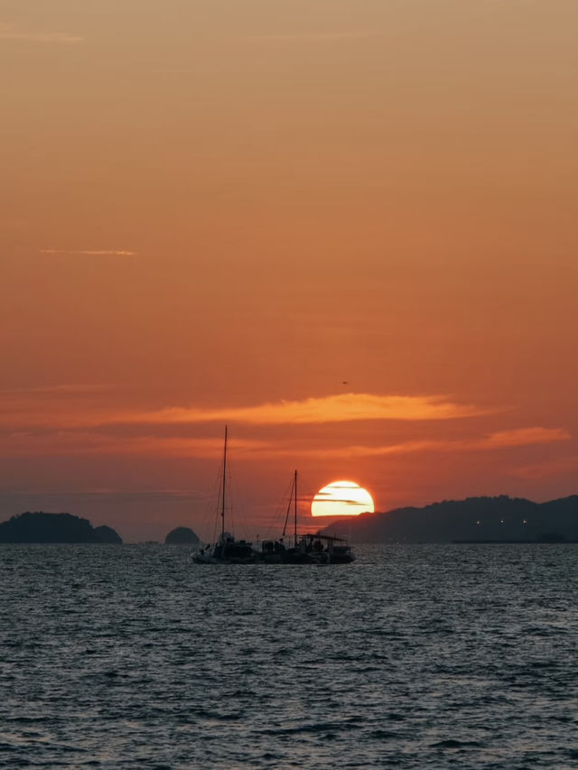 Langkawi Sunset Cruise: EM or OM? 🚢🌅