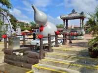 Tian Pao Kong Temple: Where Firecrackers, Fortune & the Best Char Siew Collide" �🧨