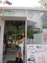 Discover Chengdu’s Leisurely Charm at People’s Park (人民公园)