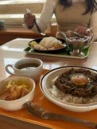 谷川岳の麓で味わう癒しの時間「ANDo&CAFE」—自然と調和する山カフェ