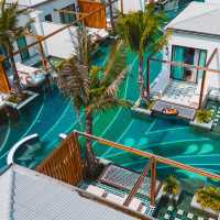 ที่พักสวยใกล้สนามบินภูเก็ต สระว่ายน้ำล้อมรอบ