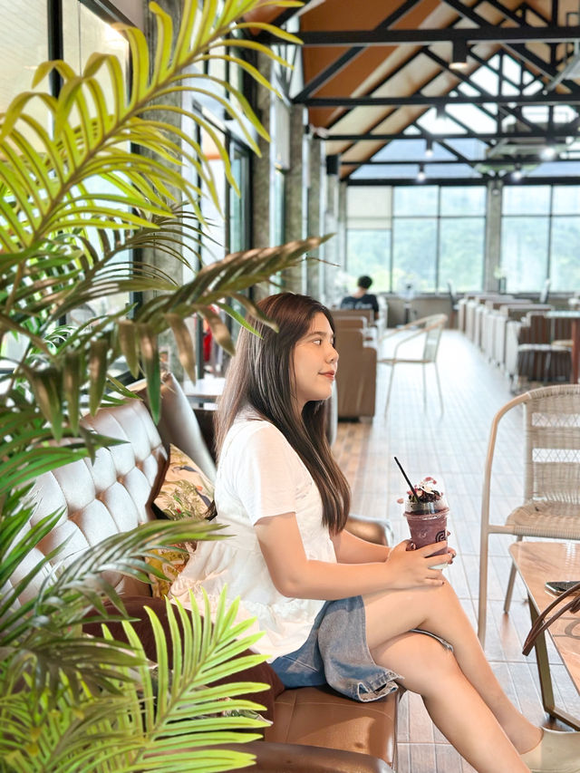 คาเฟ่ ดีริชเชท (De Richest Café & Restaurant)จ.นคร
