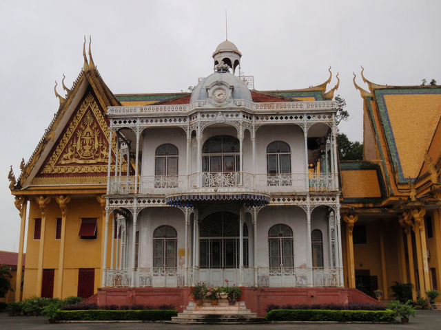 A Quiet Day at the Royal Palace 