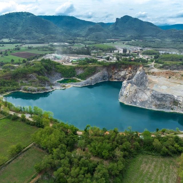 "สระมรกต Blue Lagoon" ขอนแก่น วิวสวยสะกดตา