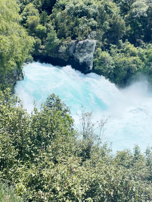 紐西蘭北島景點推薦｜必訪自然奇觀：Huka Falls 胡卡瀑布