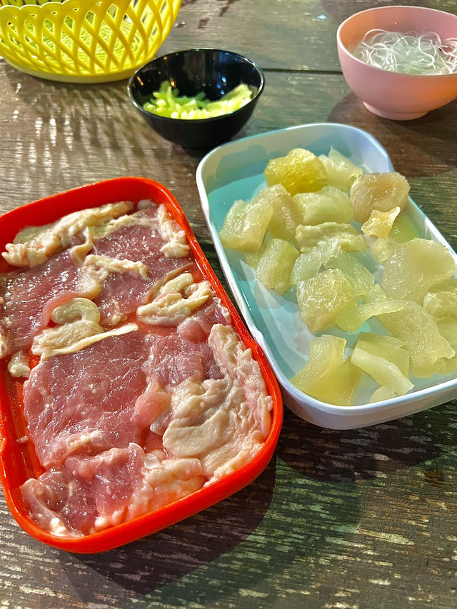 ร้านแจ่วฮ้อน บรรยากาศดีติดทะเลอ่าวประจวบ