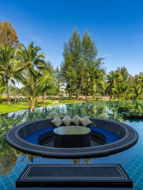 Apsara Beachfront Resort & Villa